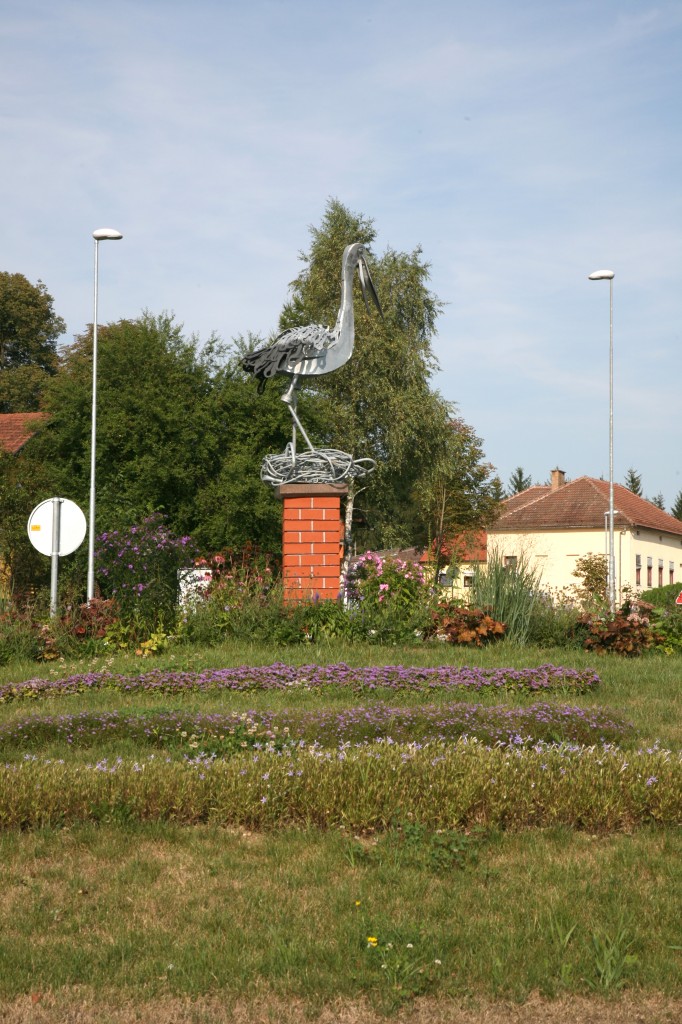 Krožišče s simbolom štorklje
